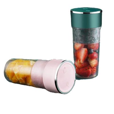 China Portable Cup USB Mini Portable Cup Blender Rechargeable Fruit Squeezer for sale