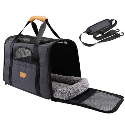 China Eco-friendly Comfortable Pet Bag Fashion Travel Pet Carrier Bag Portable Outdoor Airline Stored Approved for sale