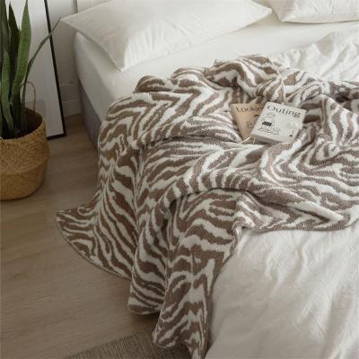 China Anti-Pull Throw Blankets In Leopard Fluffy Pattern Storage BOM Large Size Blanket Throws For Sofa Home Decoration for sale