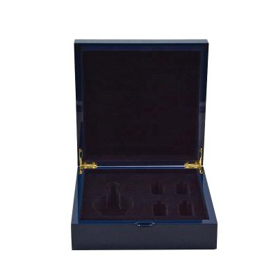 China Wooden Handmade Blue Chandelier Custom Design Luxury Perfume Box With EVA Insert For Men's Perfume for sale