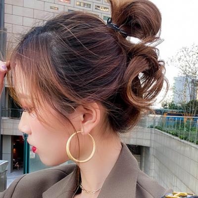 China Trendy Simple Retro Alloy Hoop Earrings Jewelry Retro Large Matte Circle Earrings for sale