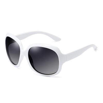 China Fashion sunglasses sell well new type women's summer plastic wholesale fashion 2022 fashionable sunglasses for sale