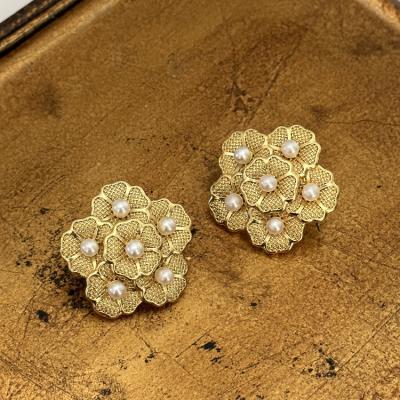 China High Quality European and American Retro Flowers Inlaid with Beads, Women's 18K Gold Plated Brass, Simple, Versatile, Elegant INS Earrings for sale