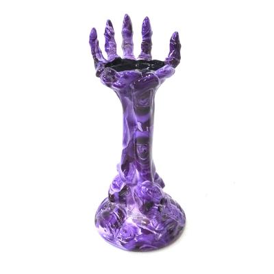 China Custom Outdoor Europe Halloween Resin Decorations Hand Stakes Skull for sale