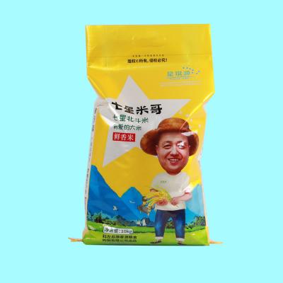 China bolso de empaquetado tejido polipropileno del arroz 10kg con la prenda impermeable de la manija biodegradable en venta