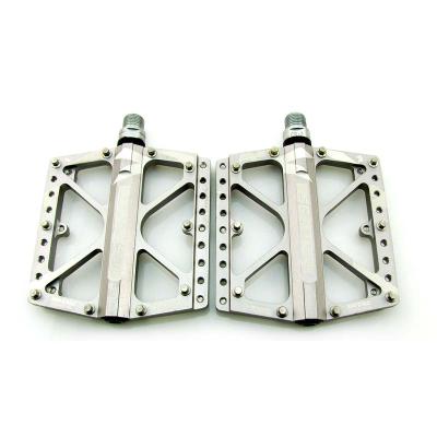 China Luxury Aluminum Titanium Color 3 Wide Platform Bicycle Pedals Foot Gear Pedals For MTB BMX for sale