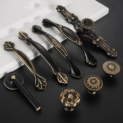 China Traditional retro handle interior pull set brass handles and antique zinc alloy knobs furniture handle and knob 7-15 days 96 128 traditional for sale