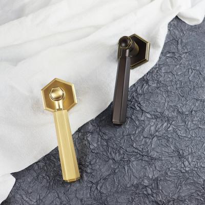 China Modern Fancy Modern Design Pull Handle Satin Brass Finish Luxury Zinc Alloy Door Handle For Door for sale