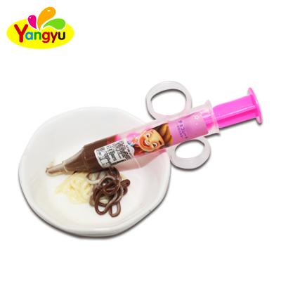 China Color Chocolate Candy Pack of Chocolate Liquid Snacks Double in Toy Syringe for sale