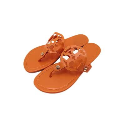 China Summer Cushioning Plus Size Cowhide Sandals Ladies Beach Slippers Fashion Flat Flip Flops for sale