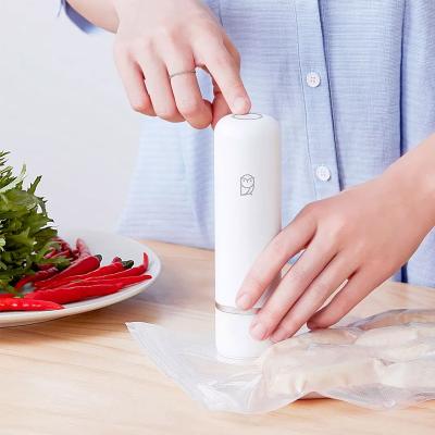 China Xiaomi Youpin Miaomiaoce Mini Handheld Automatic Household Food Vacuum Sealer for sale