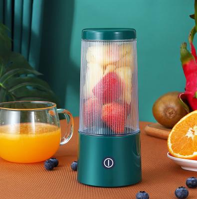 China 350ml Usb Portable Outdoor Mini Citrus Juicer Usb Rechargeable Blender for sale