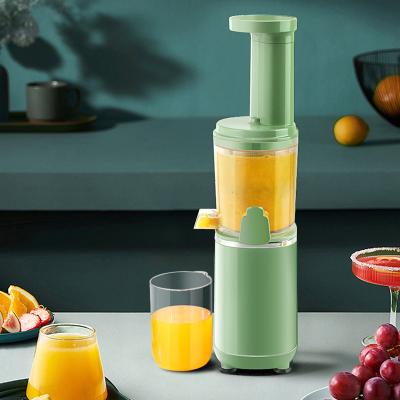 China plugin & 400ml Battery Professional Electric Fruit Juicer Pulp Separation Mixer Press Cold Masticating Machine for sale