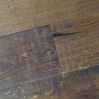 China Modern Saw Mark Hand Scrapped Fumed Engineered Oak Wood Flooring Wax Oil Finish for sale