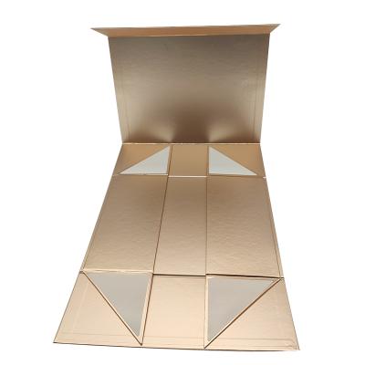 China Customized Beautiful Handmade Hot Sale Luxury White Cardboard Magnetic Gift Box for sale