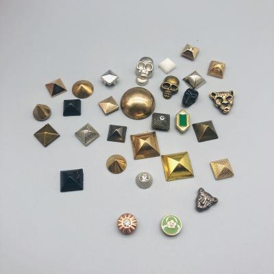 China Nickel Free Rivets Studs Style Pyramids Shape Rhinestone Rivets Studs Cheap Price Pins for sale