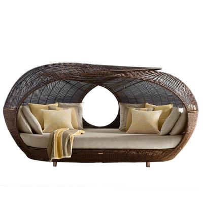 China Creative Art Round Bed Unique Design Eco-friendly Rattan Hotel Bed Bird's Nest Outdoor Sofa Garden Villa Rattan Chair for sale