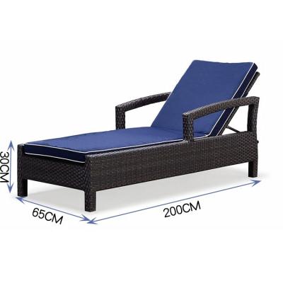 China Eco-friendly Outdoor Swimming Pool Sofa Rattan Sun Bed Comfy Sun Loungers for sale