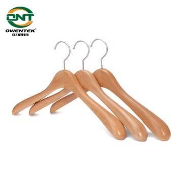 China SHOW 2020 fashion hangers luxury customized logo suit clothes wooden hangers for sale