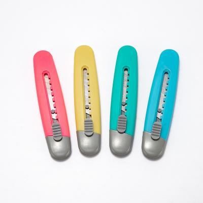 China Mini Utility Knife Portable Utility Knife Office Supplies Colorful M Utility Knife for sale