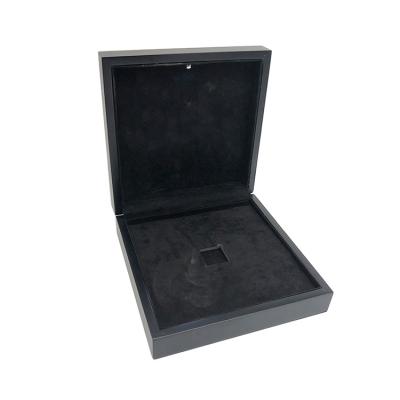 China Handmade Custom Luxury Jewelry Ring LED Light Wooden Box Gift Black Lacquer Wood Display Packaging for sale