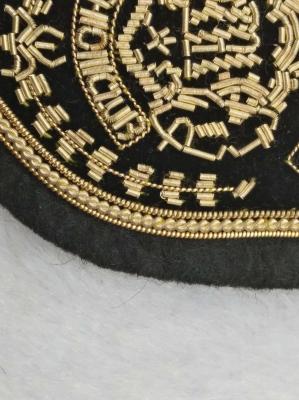 中国 金および銀高貴な海軍ブレザーのバッジによって刺繍されるパッチによってカスタマイズされる形 販売のため