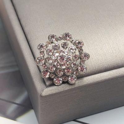 China Custom Made Button Eco-friendly Dry Cleaning Size Diamond Rhinestone Crystal Flow Shank Sustainable For Women Western Clothing zu verkaufen