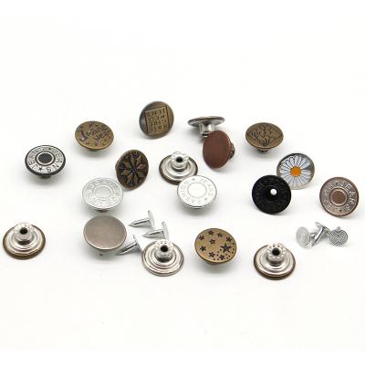 Chine Custom brass dry cleaning vintage mens womens clothing metal 17mm embossed button jeans buttons rivets à vendre