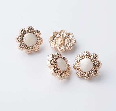 China Magnetic Suitable Good Quality Alloy Metal Flower Price Gold Sewing Button for sale