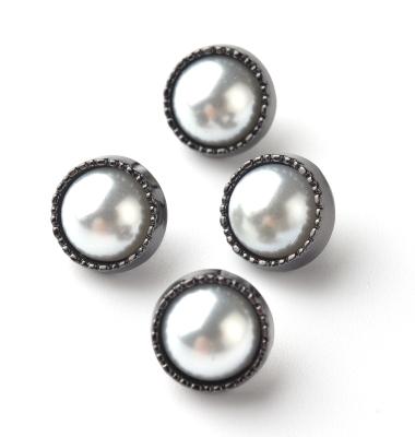 中国 Best Magnetic Selling Goods Using Crystal Pearl Sewing Buttons For Clothes 販売のため