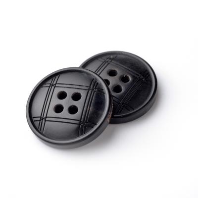 China Newest Design Eco-friendly Round 4-Holes Bull Horn Top Quality Natural Clothing Button Dry Cleaning zu verkaufen