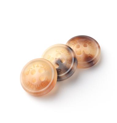 Cina Good Quality Custom Wholesale Various Dry Cleaning Engraved Natural Sewing 4-Holes Horn Button in vendita