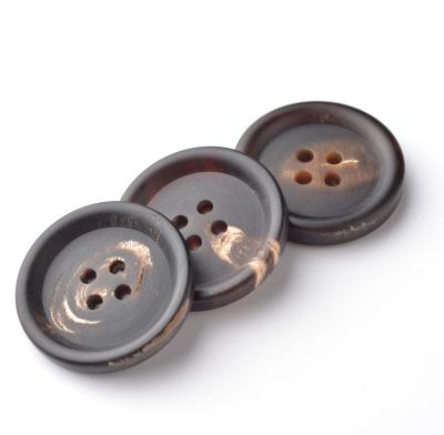 China Wholesale 4 Holes True Suitable Holes Dry Cleaning Quality Guaranteed Jacket Natural Sewing Horn Button for sale