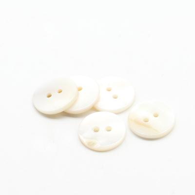 China Environmentally Friendly 9-10mm Holes Sustainable River Two Natural Shell Shirt Button Womene Clothing Button Te koop