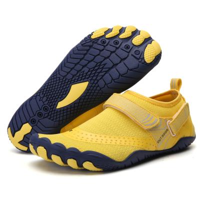 China Fashion trend men water shoes for sale