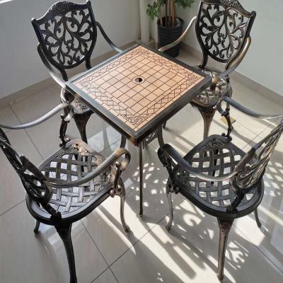 China Contemporary Outdoor Cast Aluminum Table and Chair Balcony Combination Set European Style Villa Courtyard Garden Iron Outdoor Table and Chai for sale