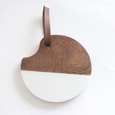 China Sustainable Wholesale Round Handmade Marble And Walnut Wood Plates With Leather Band for sale