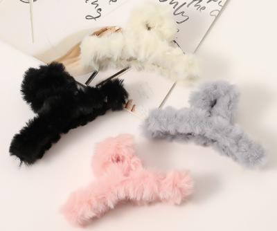 China Factory Fashion Factory Fashion Hair Claw Clips Plush Girls Plush Hair Claw Wholesale White Winter Fur Claw Hair Clips for sale