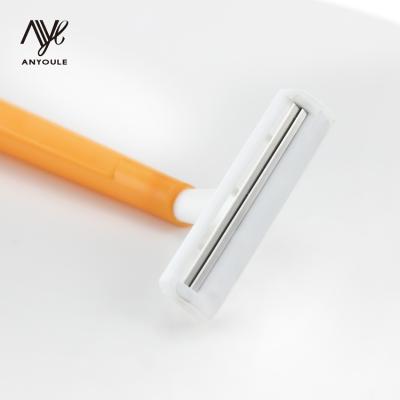 China Twin Blade Hot Disposable Razor Double Edge Blade Shaving Razor With Lubricant Strip Stainless Steel Blade for sale