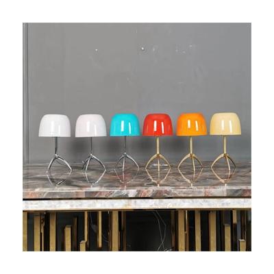 China New Modern Ideas Simple Ornament Fashion Home Bedroom Lighting Small Bedside Table Lamp for sale