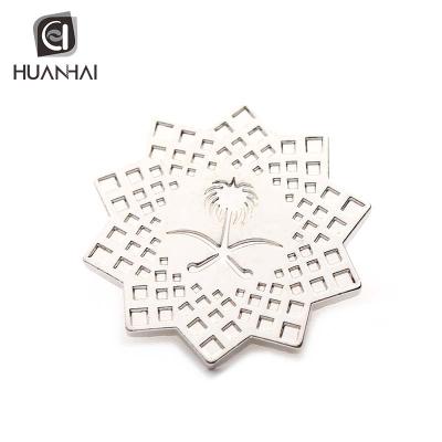 China Europe Customize White Logo Souvenir Saudi Arabia Zinc Alloy Silver Plated Badge for sale