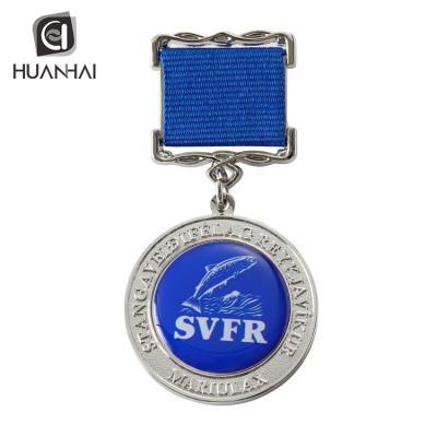 China Custom Europe Logo Printing Epoxy Coated Metal Loop Ribbon Badge Award Hanging for sale