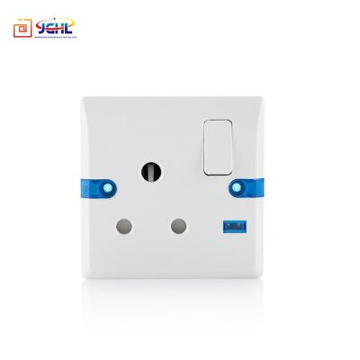 China UK Safety Bakelite 15A Wall Switch Electrical Socket With Neon for sale