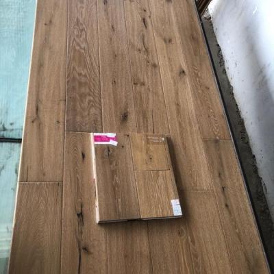 China Traditional Factory Warmest Antique Style Hand Scraped Engineered White Oak Wood Flooring for sale