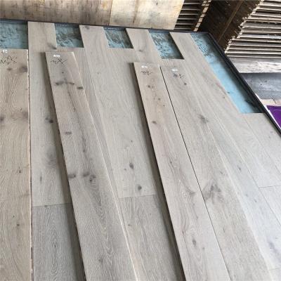 China Modern Grade ABCD Multi Layers Engineered Birch Plywood White Wash Oak Wood UV Lacquered French Parquet for sale