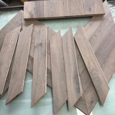 China Chevron Oak Solid Wood Flooring Modern Herringbone Waterproof Parquet Engineered Flooring Wood Hardwood Flooring for sale