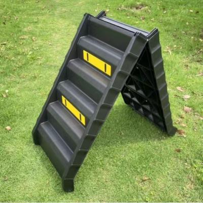 China Viable New Design Pet Ladder Dog Ramp Foldable Non-Slip Plastic Stairs With Anti-Slip Protection for sale