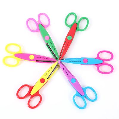 China Wholesale Universal Cut Plastic Children Design Safety School Craft Scissors Wave Edge Cut Children Decorative Scissors for sale