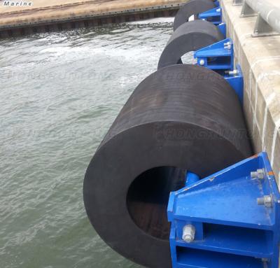 China Durable Customized Rubber Fenders Cylindrical Protective Rubber Fenders For Boats for sale