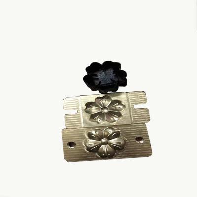 中国 Plastic Metal Mold Fondant Flower Cutters and Molds Plastic Flower Mold 販売のため